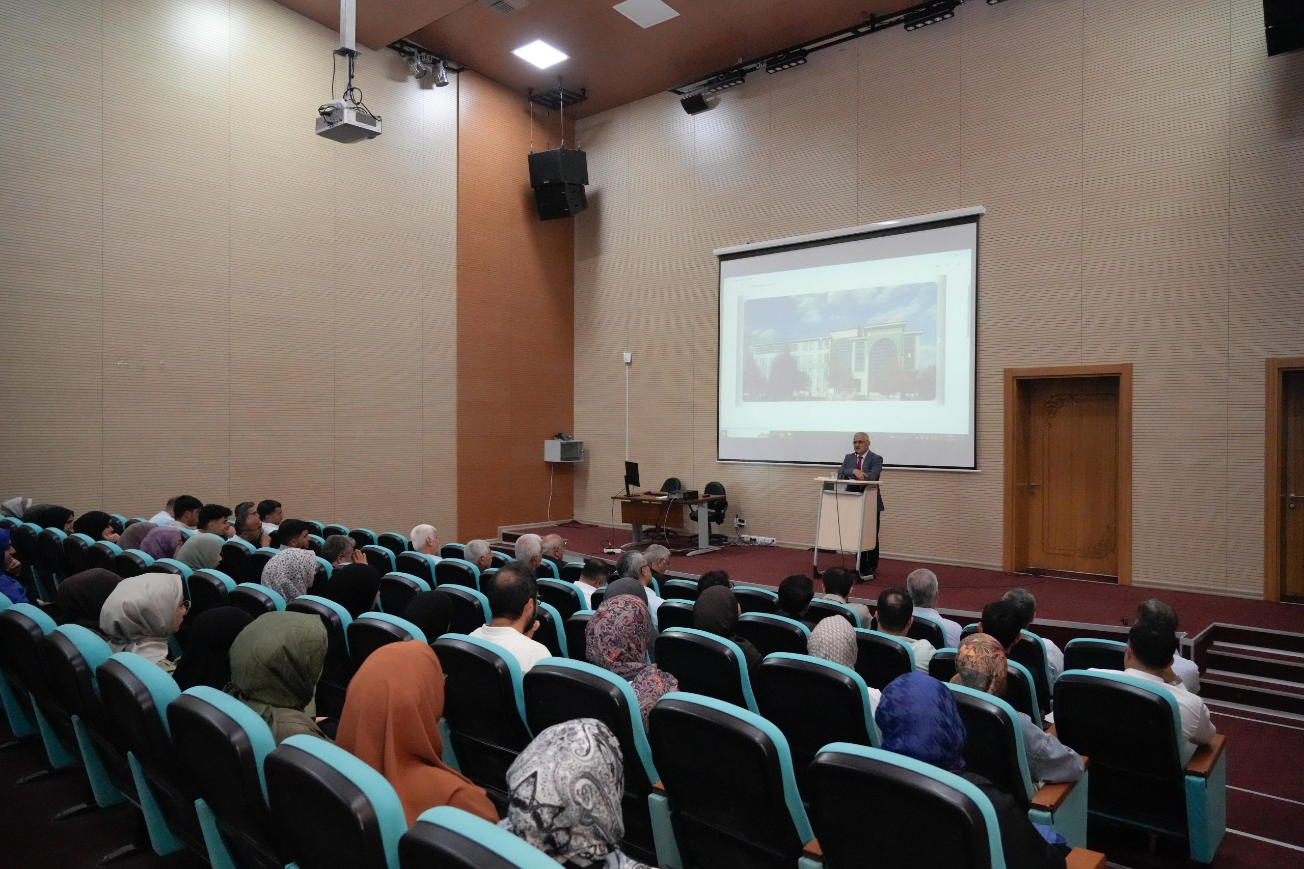 Adıyaman Üniversitesinde “Afetler Ekseninde İnanca Dair Sorular” Konferansı Gerçekleştirildi