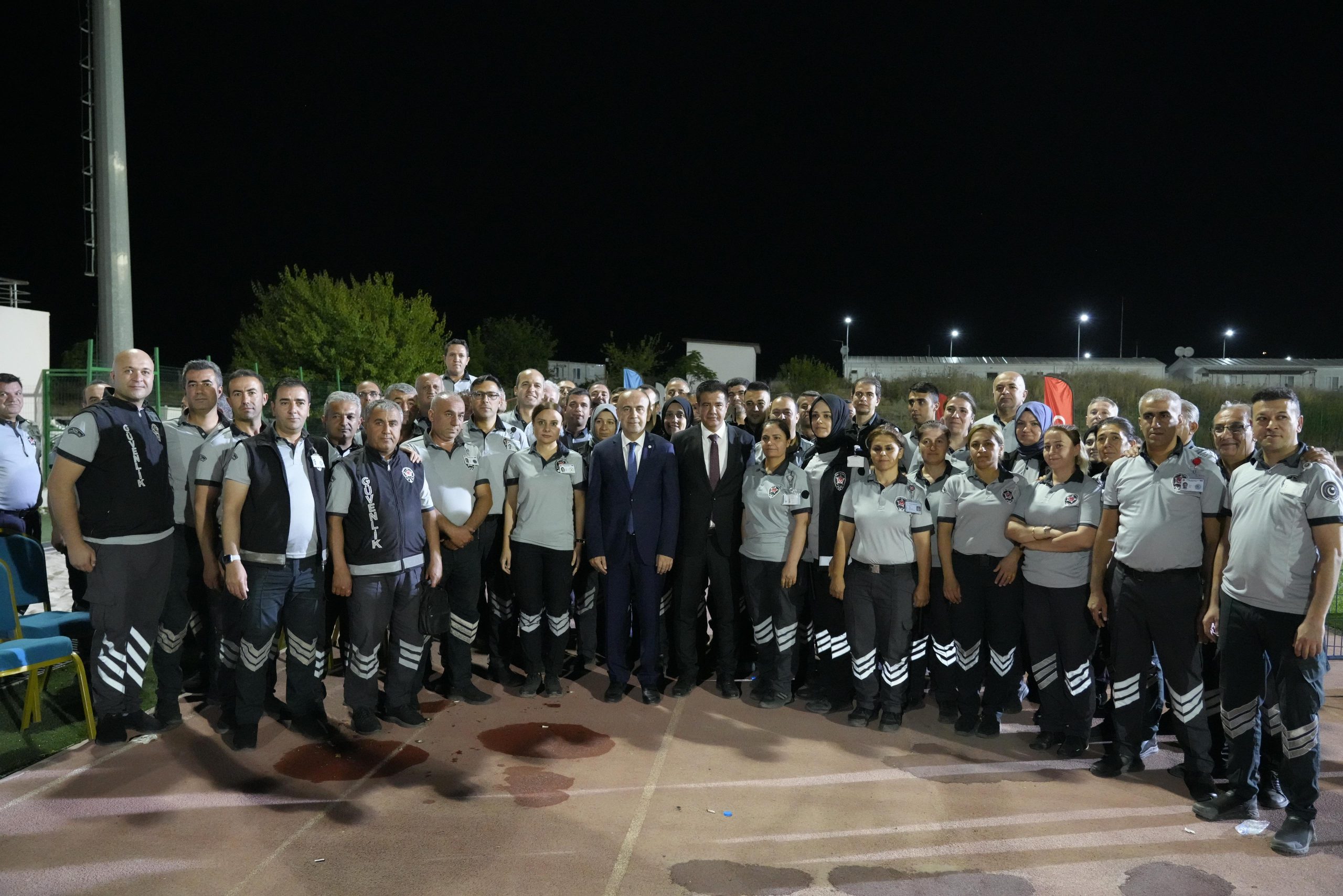 Rektörümüzden Mezuniyet Törenine Katkı Sunan Personele Teşekkür
